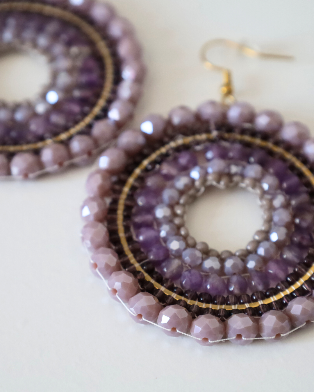 Boho-Ohrringe Violett