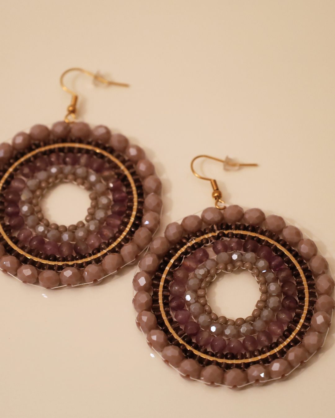 Boho-Ohrringe Violett